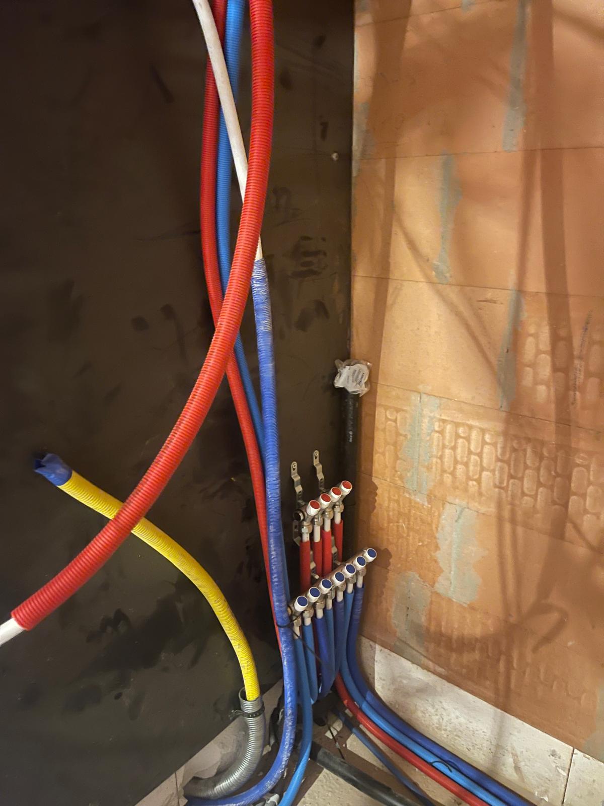 Sanitaire leidingen warm en koud water PEX buizen - loodgieter Waasland